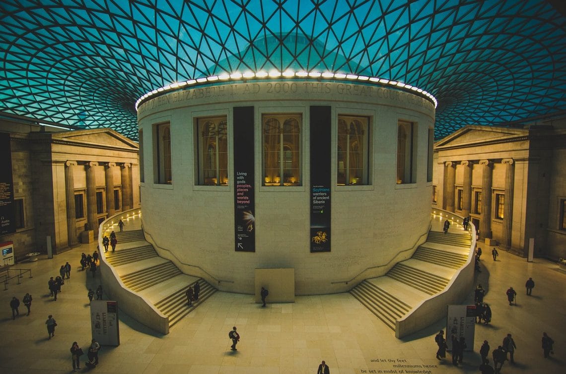 découvrez une exposition captivante d'art moderne qui met en lumière des artistes innovants et des œuvres emblématiques. plongez dans un univers riche en émotion et en créativité, où chaque pièce raconte une histoire unique et pousse à la réflexion.