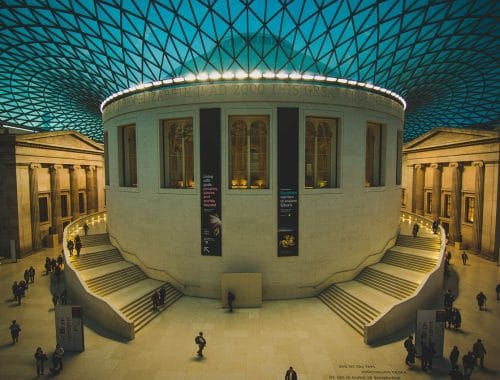 découvrez une exposition captivante d'art moderne qui met en lumière des artistes innovants et des œuvres emblématiques. plongez dans un univers riche en émotion et en créativité, où chaque pièce raconte une histoire unique et pousse à la réflexion.