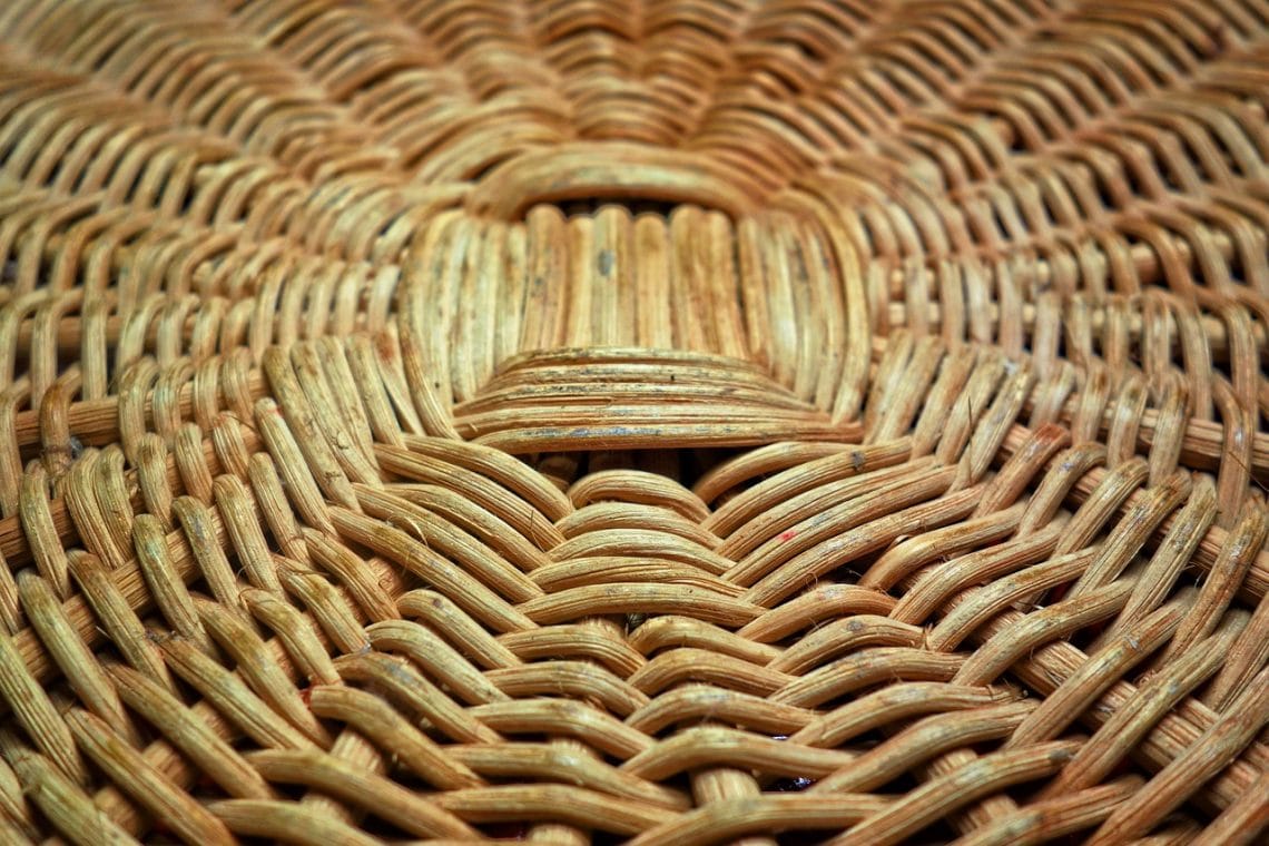découvrez l'art du tissage : explorez les techniques, les matériaux et les créations uniques qui donnent vie à cette pratique ancestrale. que vous soyez débutant ou expert, plongez dans l'univers fascinant du tissage et laissez libre cours à votre créativité.