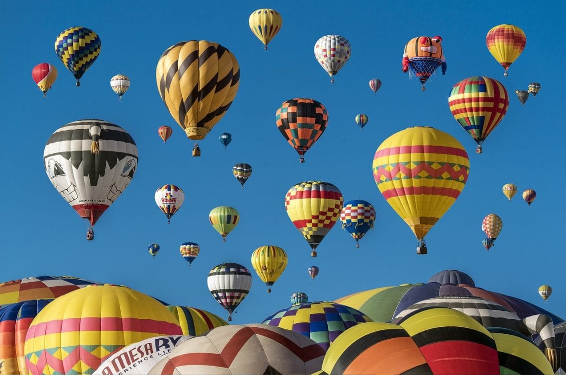 découvrez notre guide complet des festivals à travers le monde ! des événements musicaux aux célébrations culturelles, plongez dans l'univers vibrant des festivals, avec des conseils pratiques pour profiter pleinement de chaque expérience. rejoignez la fête et explorez les meilleures destinations pour des moments inoubliables.