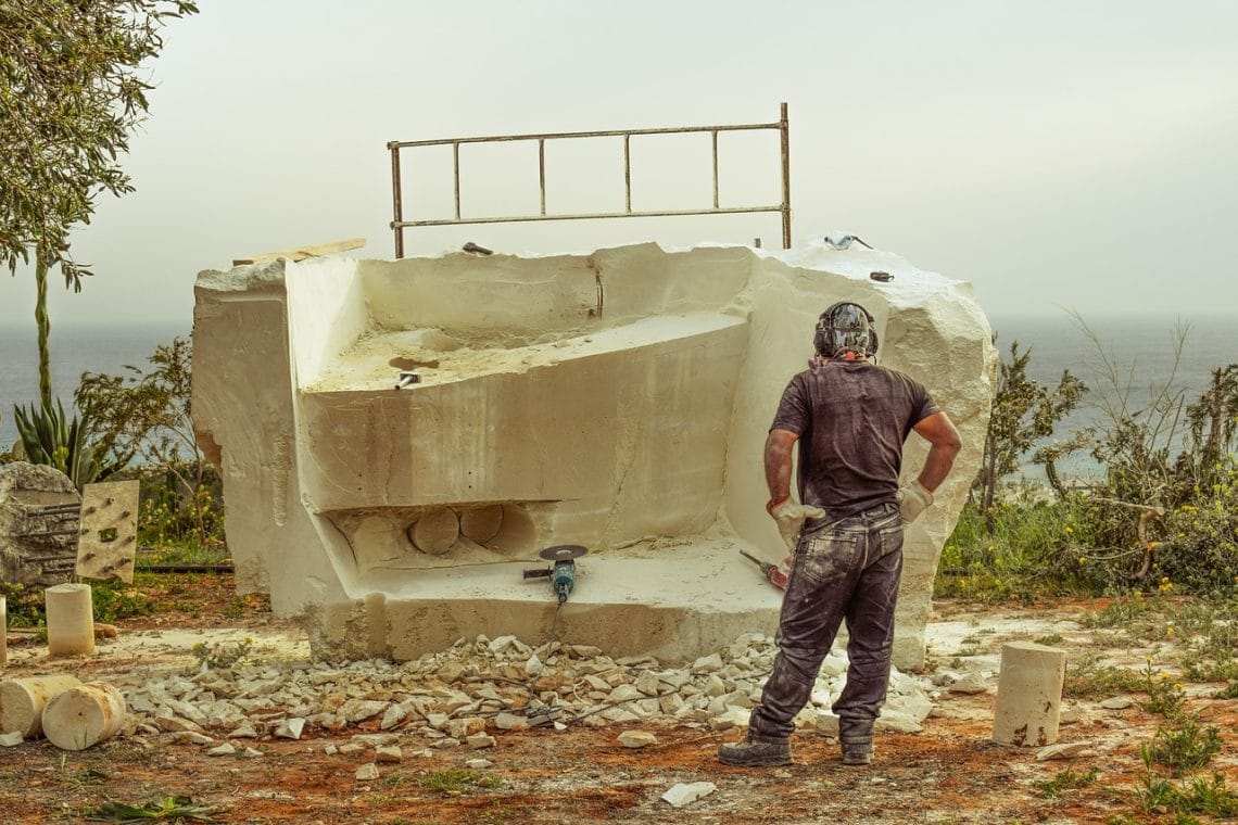 découvrez l'univers fascinant des sculpteurs, des artistes passionnés qui donnent vie à la pierre, au bois et au métal. explorez leurs techniques, leurs inspirations et les œuvres emblématiques qui marquent le monde de la sculpture.