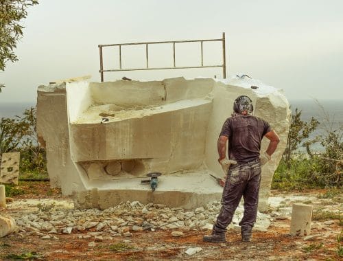 découvrez l'univers fascinant des sculpteurs, des artistes passionnés qui donnent vie à la pierre, au bois et au métal. explorez leurs techniques, leurs inspirations et les œuvres emblématiques qui marquent le monde de la sculpture.