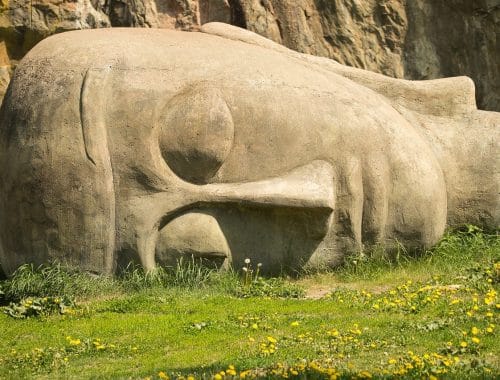 découvrez l'univers fascinant de la sculpture, un art qui donne vie à la matière et exprime des émotions à travers des formes variées. explorez les techniques, les artistes renommés et les styles qui font de la sculpture une discipline incontournable dans le paysage artistique.